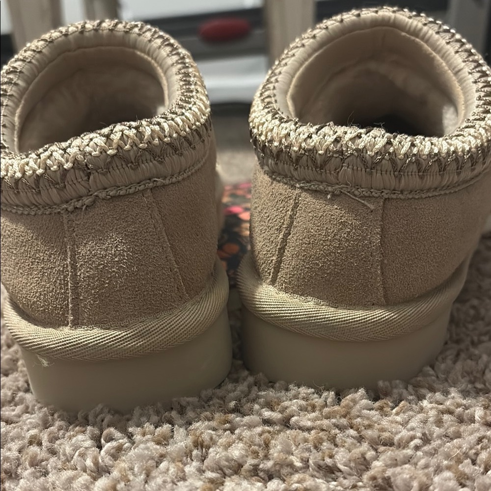 UGG INSPIRED Tan Suede Slippers - Picture 5 of 8